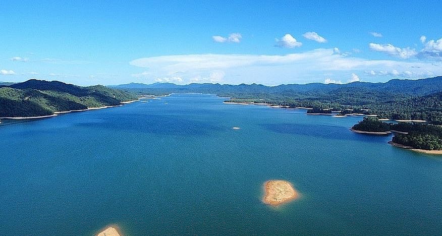 The majestic natural beauty of Ke Go lake bed