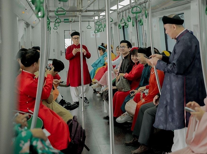 Vietnam's Ancient Costumes Are Back In Style