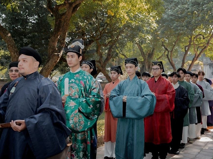 Vietnam's Ancient Costumes Are Back In Style
