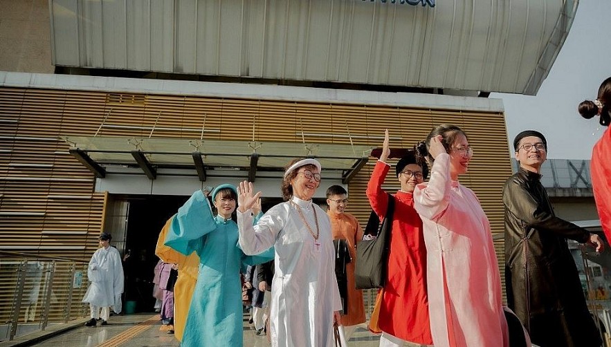 Vietnam's Ancient Costumes Are Back In Style
