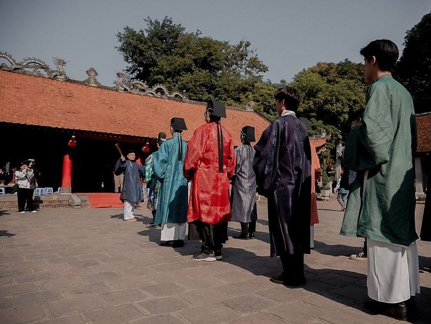 Vietnam's Ancient Costumes Are Back In Style