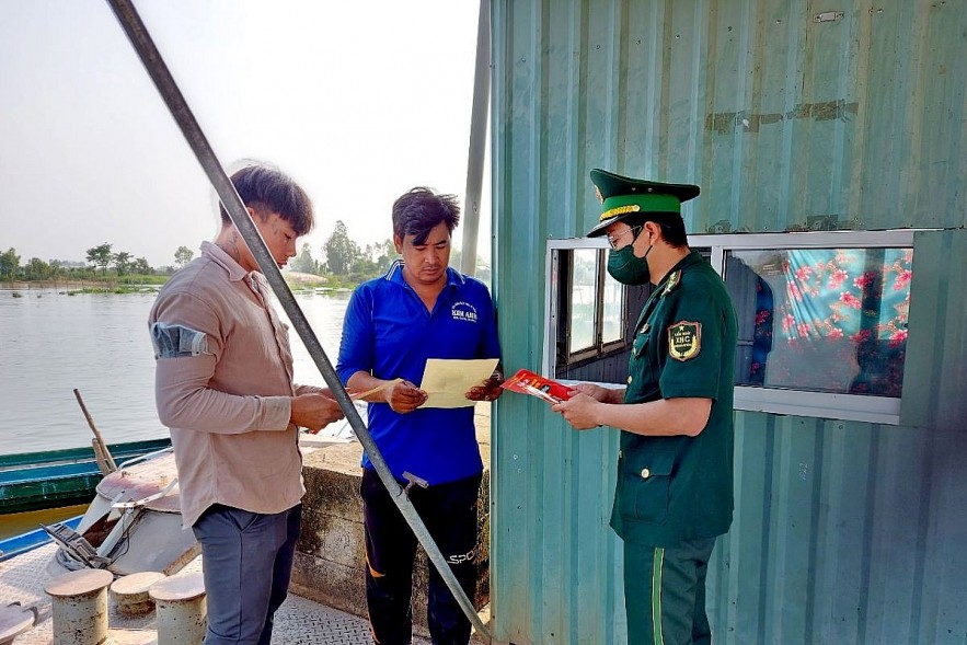 An Giang Border Guards Crackdown on Tobacco Smuggling