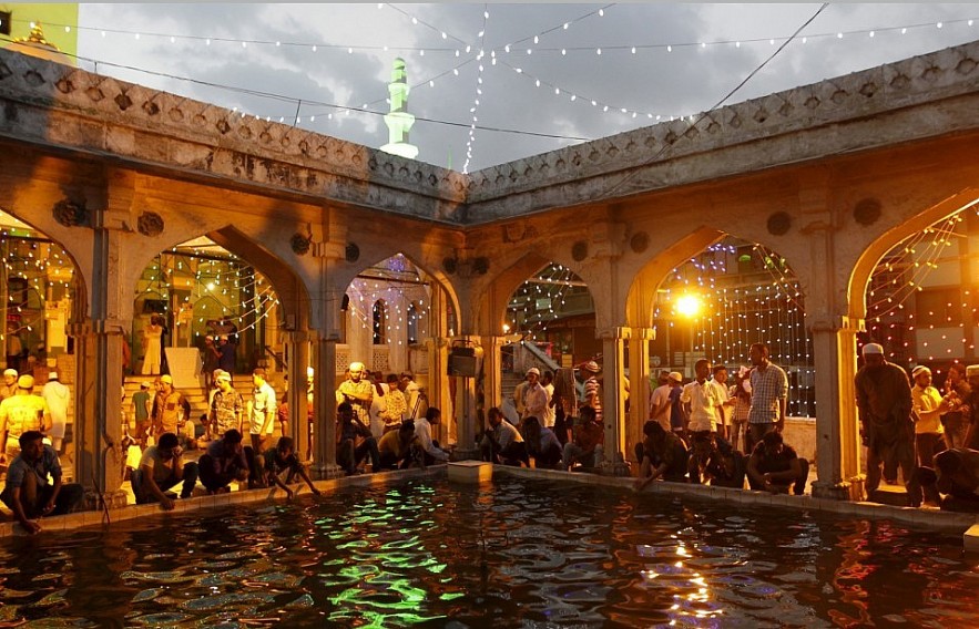 Exquisite Mosque Designs Reflect Syncretic Culture and Traditions of Incredible India