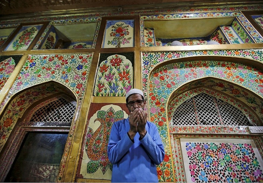 Exquisite Mosque Designs Reflect Syncretic Culture and Traditions of Incredible India
