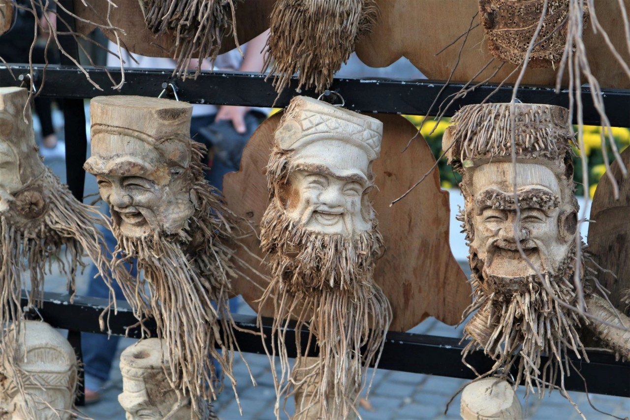 Phuong Do's amazing sculpture art on bamboo roots. Photo: Dantri 