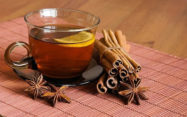 Human fat cells are exposed to the compound cinnamaldehyde found in cinnamon, which speeds up metabolism.