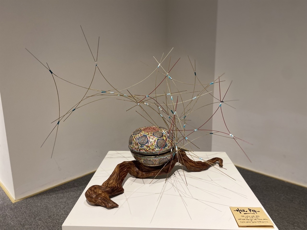 Editor's Pick: Binh Sinh by mBug - Sophisticated Ikebana Arrangement Celebrates Simplicity