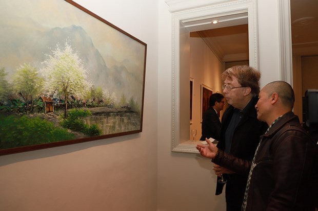 Paintings by 10 Vietnamese Contemporary Artists Exhibited in UK