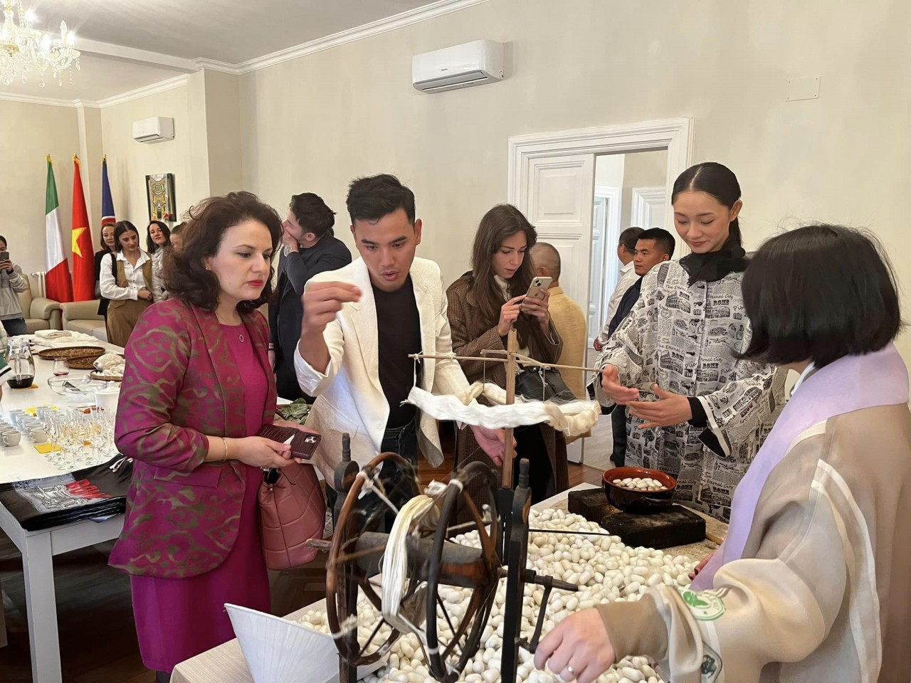 Vietnamese Silk, Ao Dai Connecting East and West