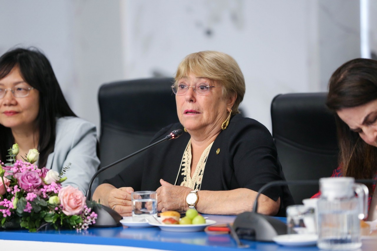 Former Chilean President Inspires Vietnamese Female Diplomats and Students