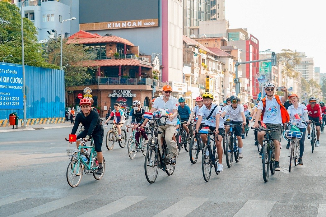 Cycling Tour Through Ho Chi Minh City's District 1 to Mark 50 Years of Vietnam-Netherlands Ties
