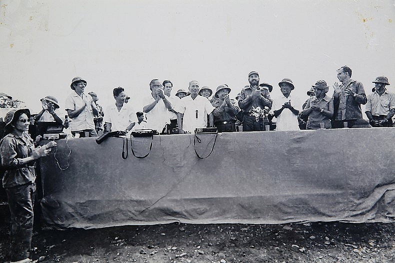 Fidel Castro in Quang Tri - A Photo Set by Si So