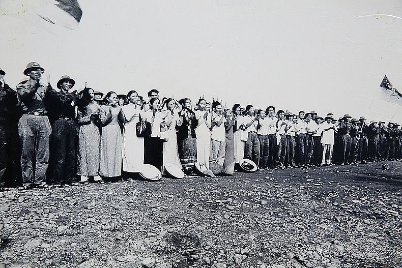 Fidel Castro in Quang Tri - A Photo Set by Si So