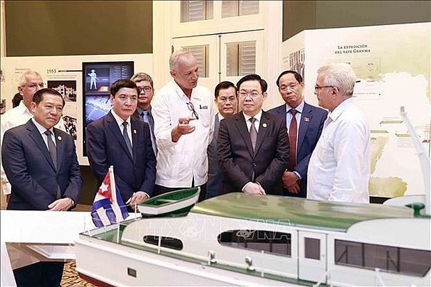 Vietnam's Top Legislator Starts Official Visit to Cuba
