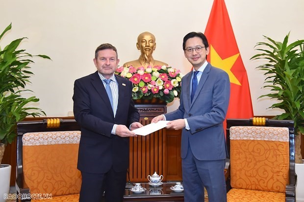 Ho Chi Minh City, OIF Beef up Bilateral Relations