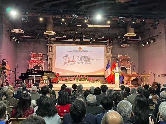 Vietnam-France 50-Year Diplomatic Ties Celebrated in Paris