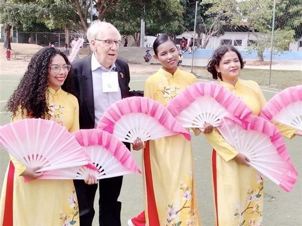 Venezuelan artists in ao dai, a traditional dress of Vietnam, at the opening ceremony of the cultural and sports exchange programme on April 19. Photo: VNA