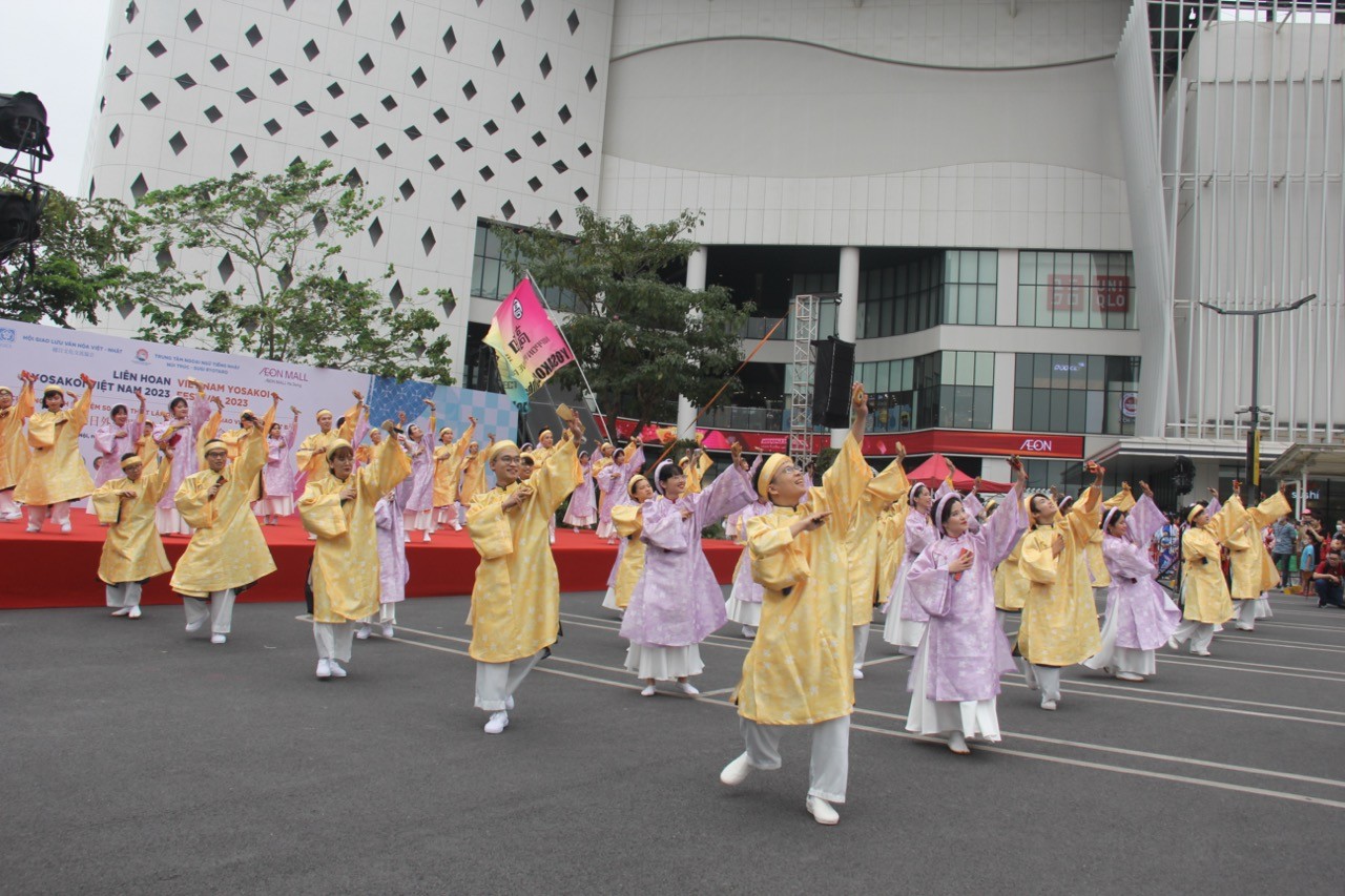 [Photos] First Yosakoi Festival in Vietnam Celebrated in Hanoi