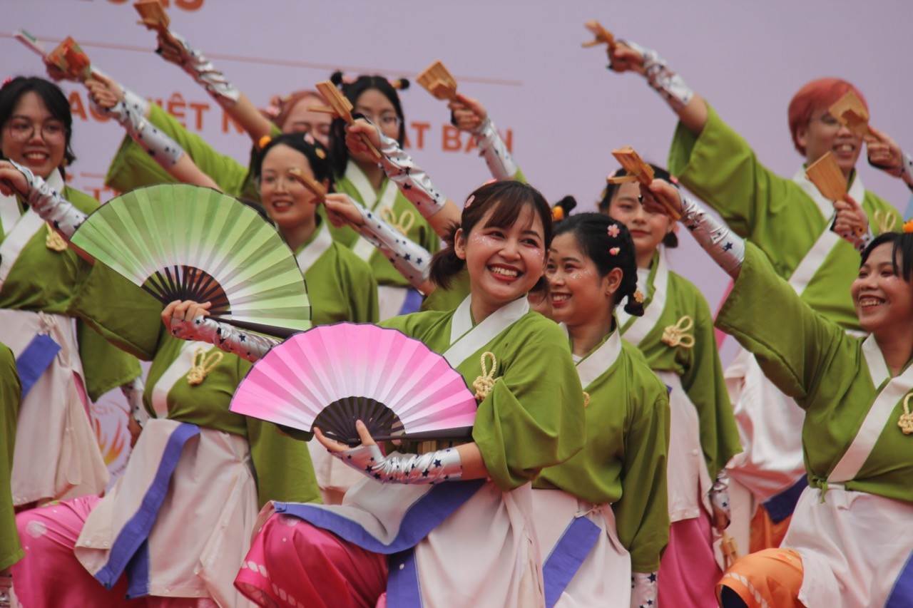 [Photos] First Yosakoi Festival in Vietnam Celebrated in Hanoi