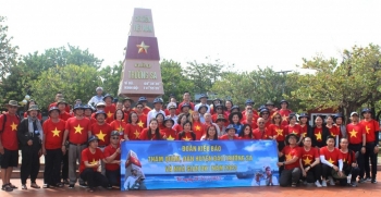 Overseas Vietnamese Visit Truong Sa Island District, DK1 Platform