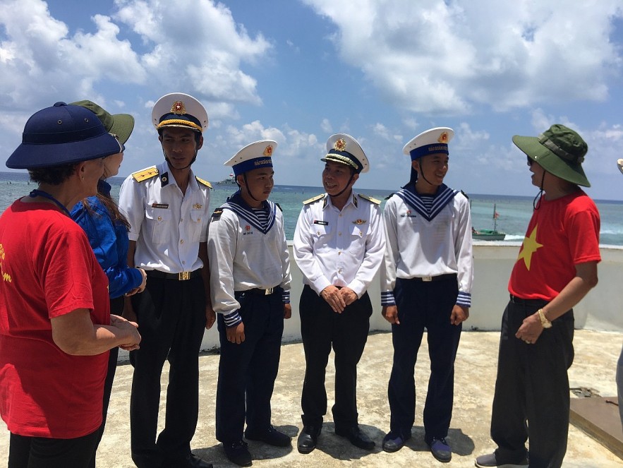 Overseas Vietnamese Visit Truong Sa Island District, DK1 Platform