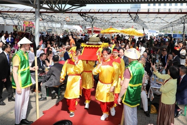 Preserving, Spreading Vietnamese Culture in Germany, Canada, Mozambique