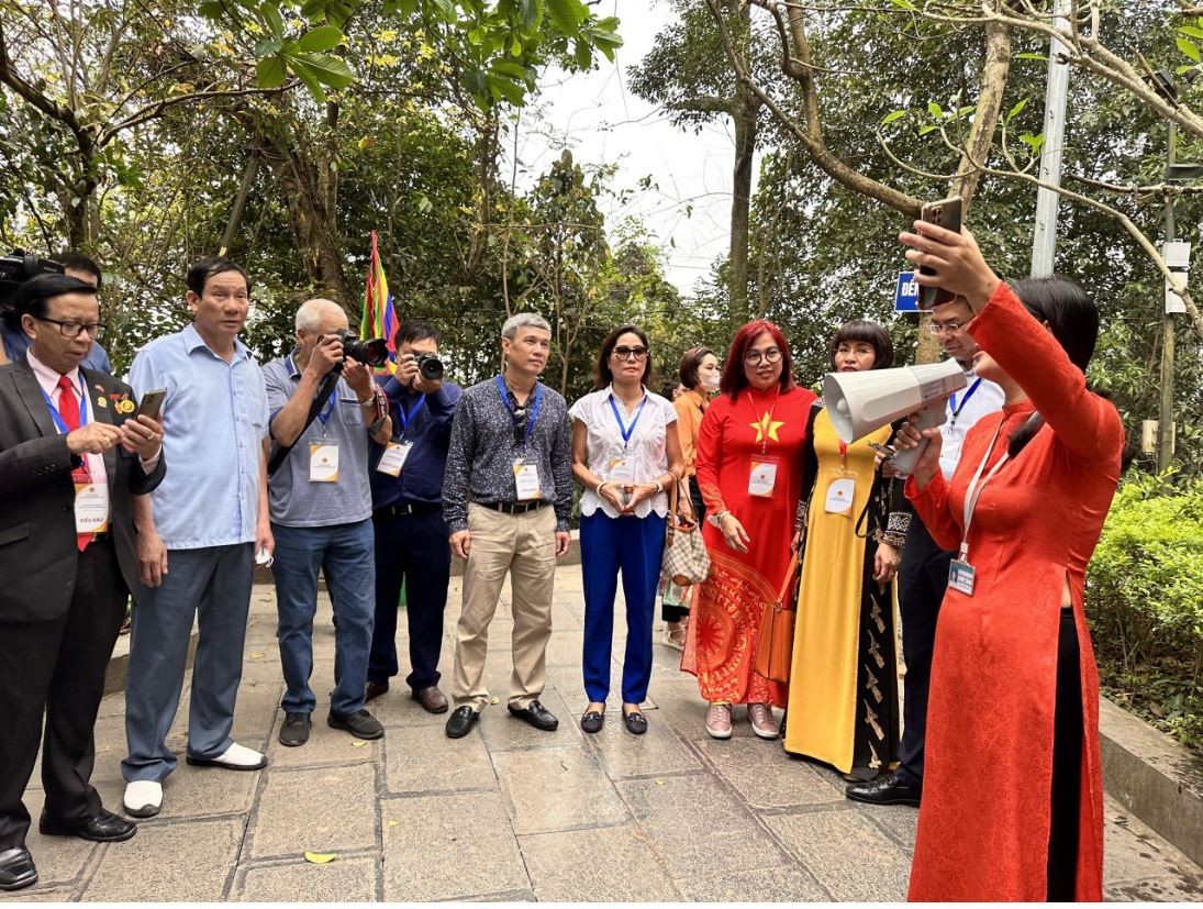 Overseas Vietnamese Commemorate Hung Kings