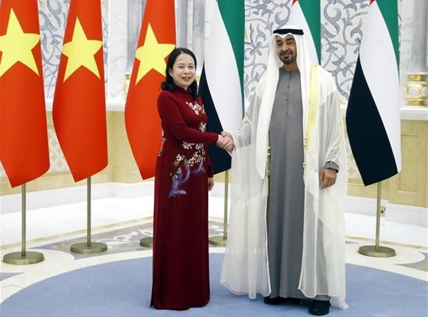 Vice President of Vietnam Vo Thi Anh Xuan (L) meets with President of the UAE Sheikh Mohamed bin Zayed Al Nahyan on May 3. Photo: VNA