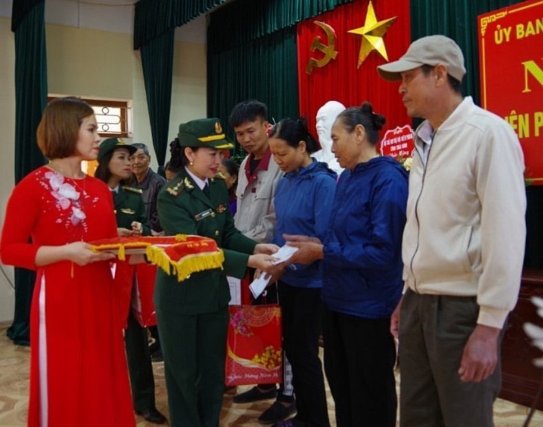 Thai Binh Border Guard Supports Fishermen at Sea