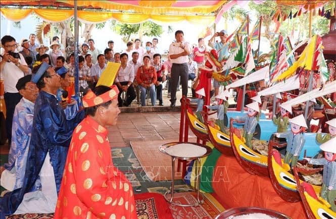 Feast and Commemoration Festival for Hoang Sa Archipelago's Soldiers Held