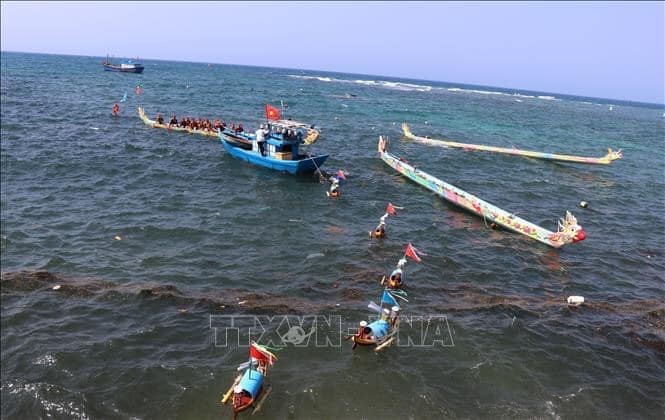 Feast and Commemoration Festival for Hoang Sa Archipelago's Soldiers Held