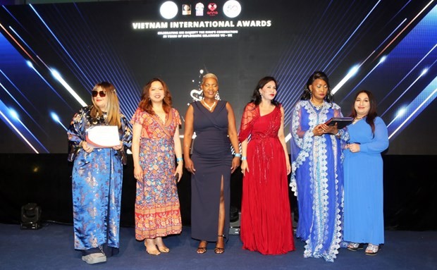 Individuals are honoured at the ceremony. Photo:VNA