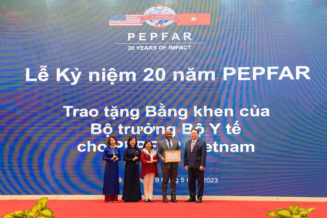 US Helps Vietnam Maintain HIV/AIDS Community Infection Rate Below 0.3%