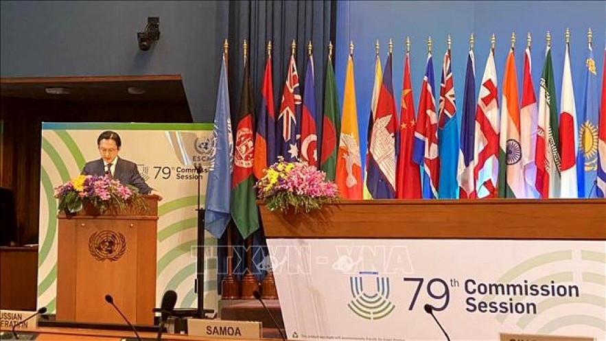 Deputy Foreign Minister Do Hung Viet addresses the 27th session of the Economic and Social Commission for Asia and the Pacific (ESCAP) in Bangkok, Thailand. (Photo: VNA)