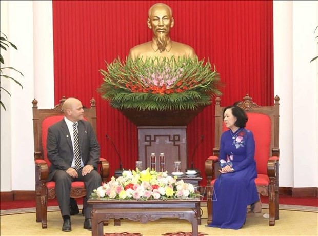 Delegation of Cuban Revolution Defence Committees Visits Vietnam