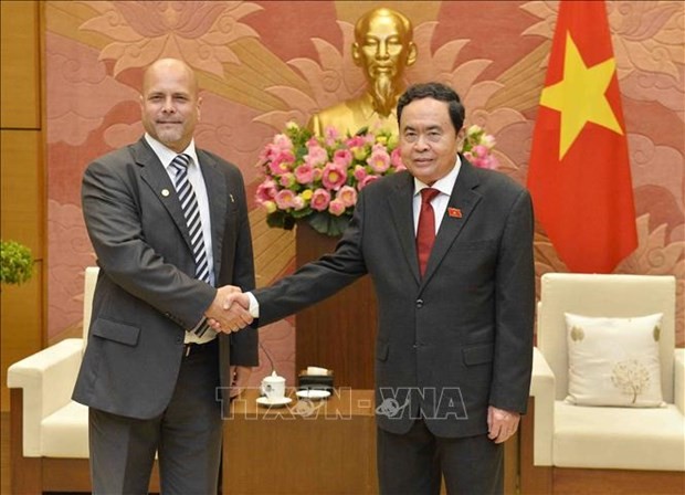Delegation of Cuban Revolution Defence Committees Visits Vietnam