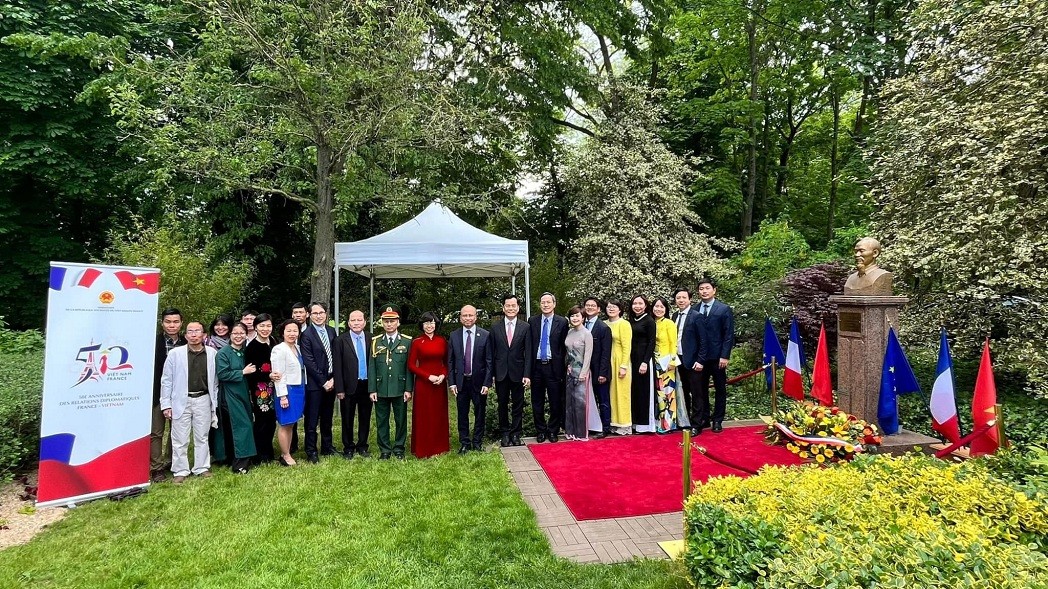 At President Ho Chi Minh’s Monument at Montreau park. Source: Ha Nguyen