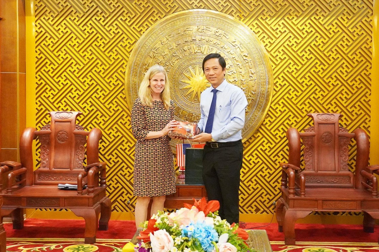 US To Continue Support for Quang Tri's Mine Clearance