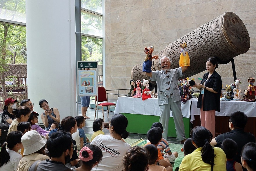 [Photos] Families Explore Traditional Cultural Values on International Children's Day