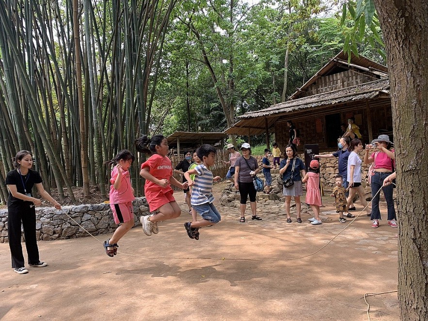 [Photos] Families Explore Traditional Cultural Values on International Children's Day