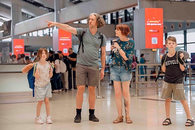 International passengers at Noi Bai International Airport. Photo: VNN