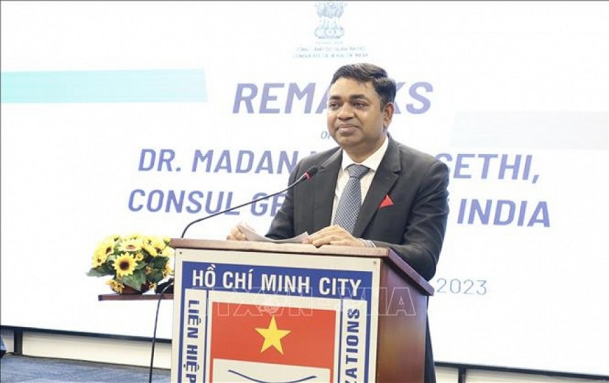 Dr. Madan Mohan Sethi, consul general of India in Ho Chi Minh City, addresses the press briefing on May 30. (Photo: VNA)