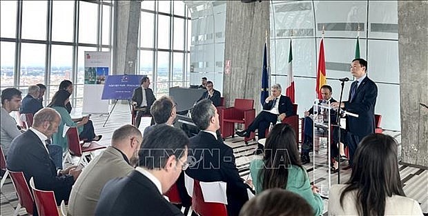 Vietnamese Ambassador to Italy Duong Hai Hung speaks at the forum.  (Photo: VNA)