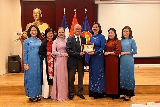 Vietnam Women’s Union Vists France