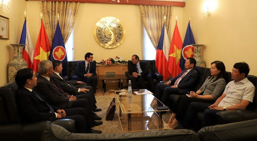 Union of Vietnamese People Associations in Europe Cooperates with Ton Duc Thang University