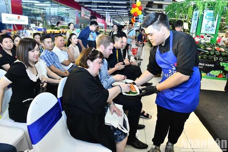 First-ever Norwegian Seafood Day Brings True Taste of Norway to Hanoi Customers