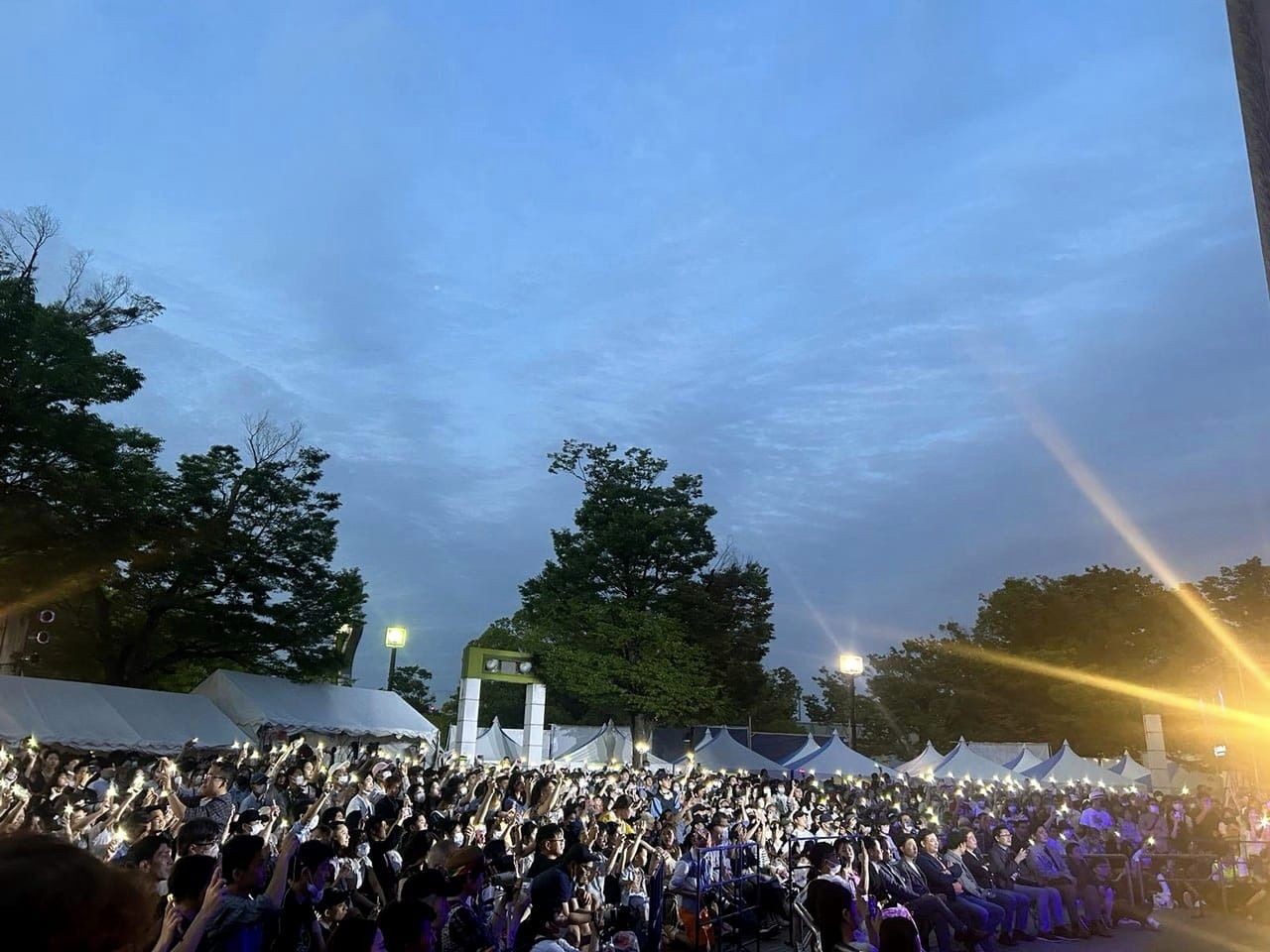 Music galas with the participation of famous Vietnamese singers such as Amee and Grey D enthralls locals and tourists. 