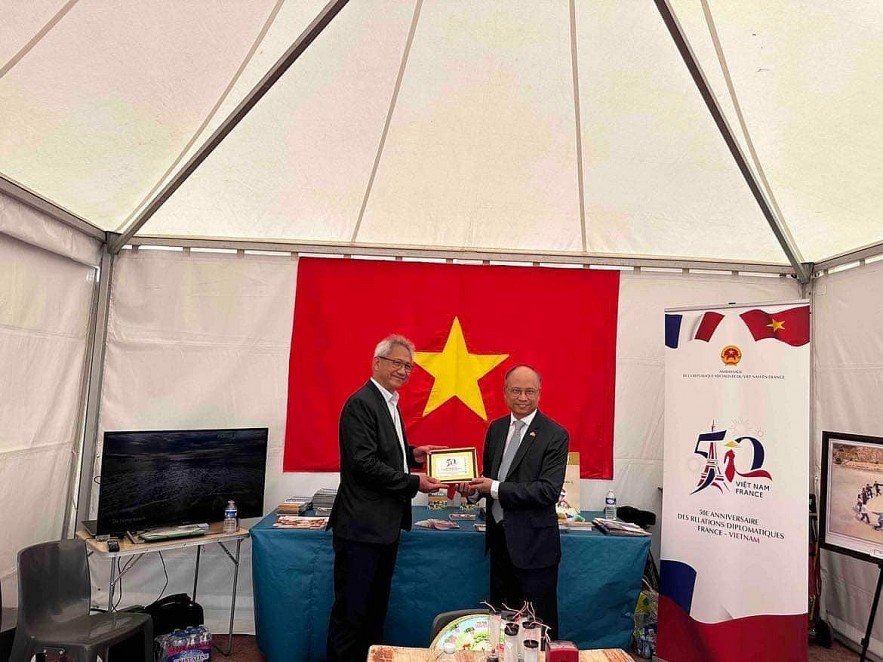 Initiating Vietnamese Movement in Lyon, France