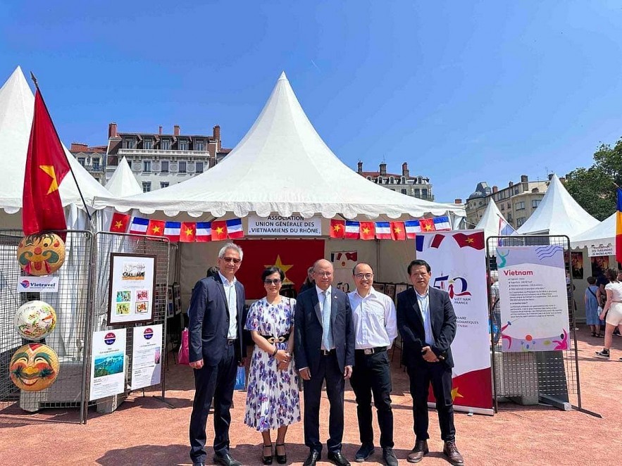 Initiating Vietnamese Movement in Lyon, France
