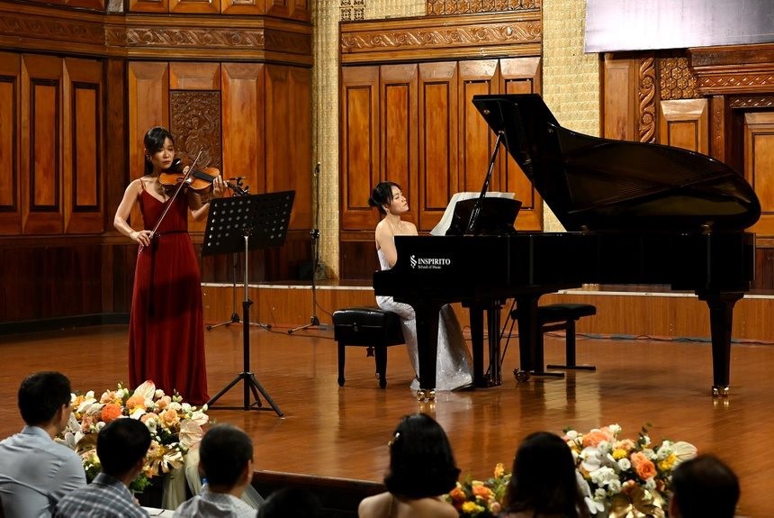 Vietnam - Romania Friendship Concert Held in Hanoi